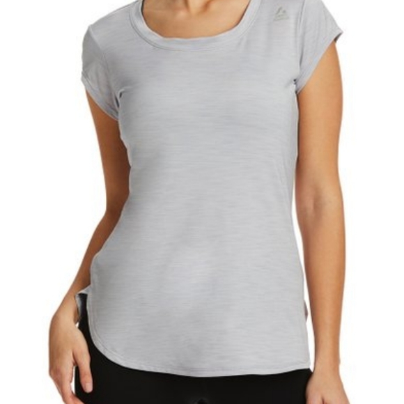 Reebok Tops - ❤HP❤️NWT Reebok Silver Sconce Cap-Sleeve Top❤